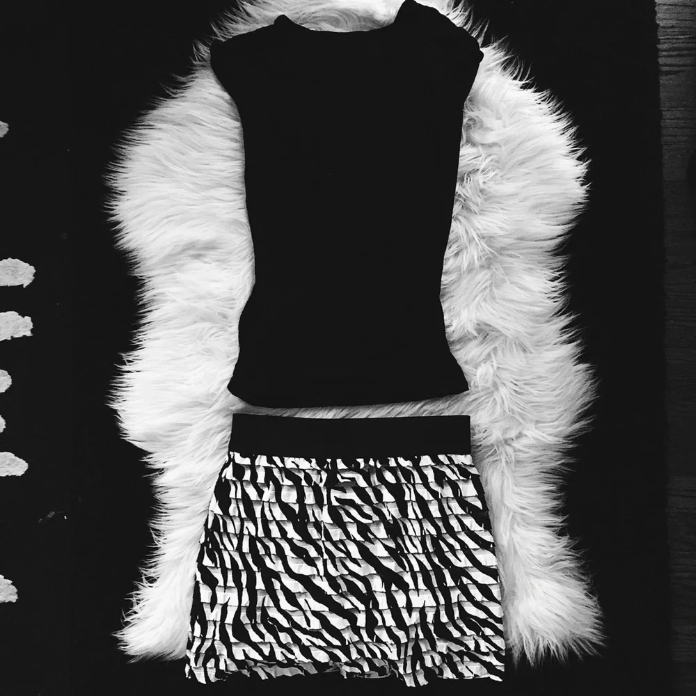 Deep v neck black top + zebra print mini skirt S - Picture 3 of 3